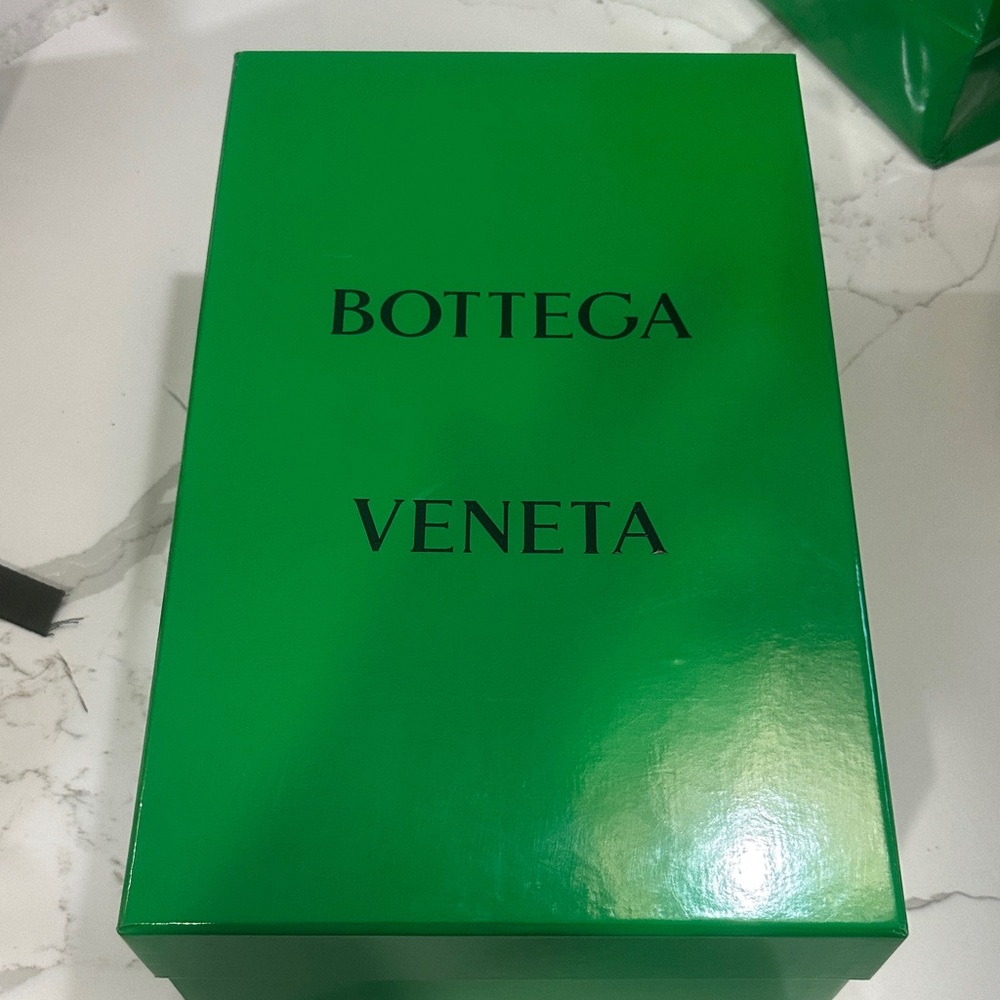 Bottega Veneta Vibrant Green Packaging